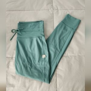 Vuori daily legging green size L